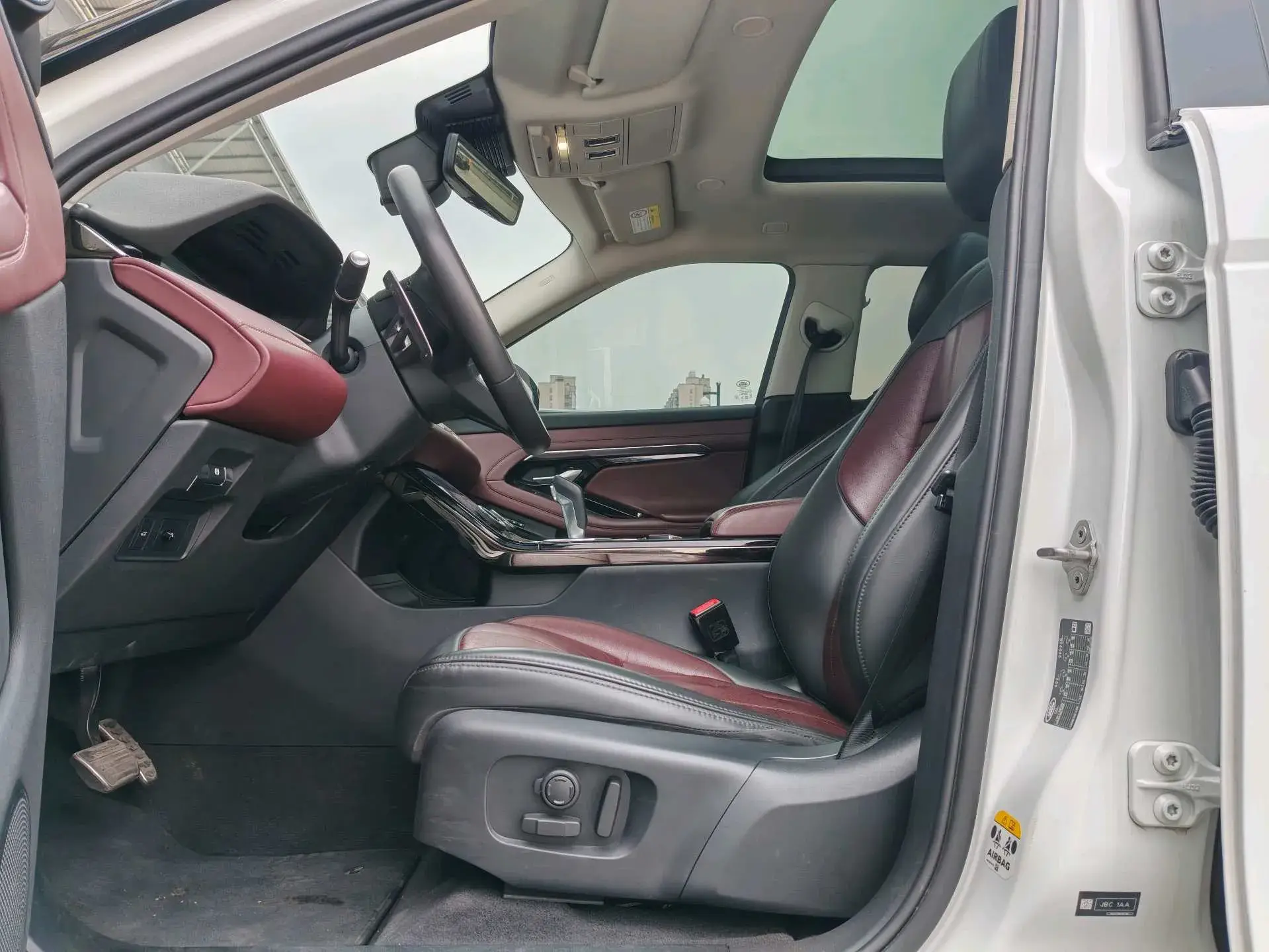 2023 LAND ROVER thumbnail 4