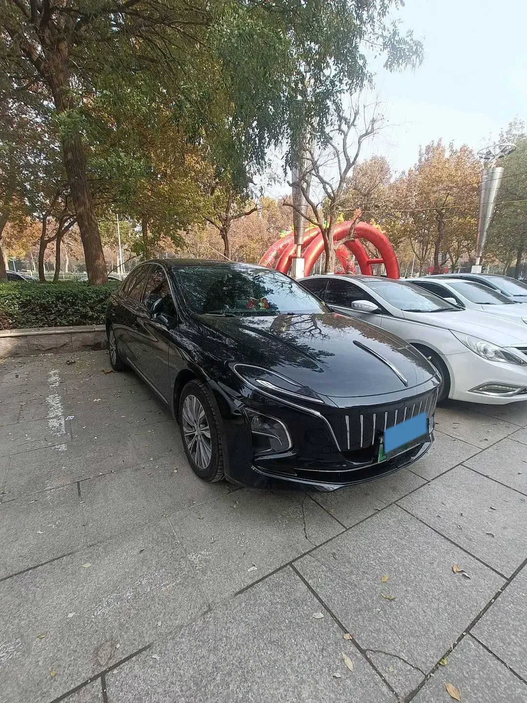 2023 HONGQI E-QM5 thumbnail 3