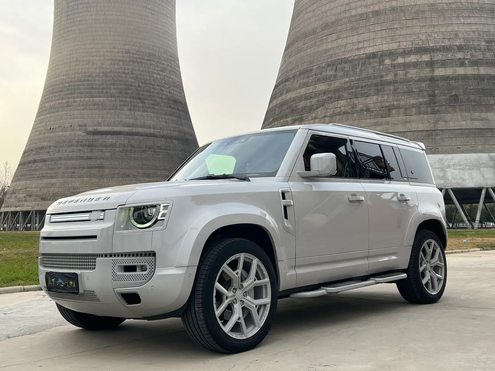 2022 LAND ROVER view 1