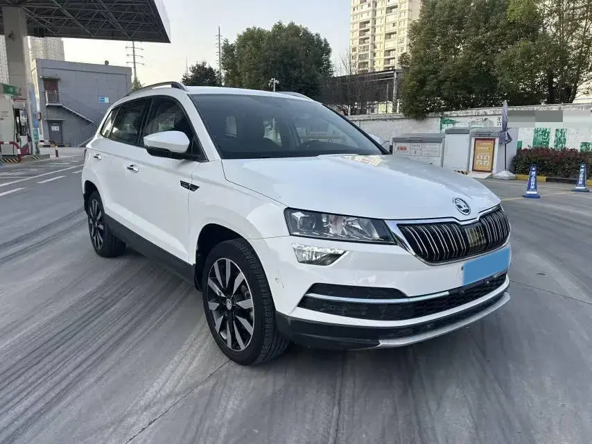 2020 SKODA KAROQ thumbnail 3