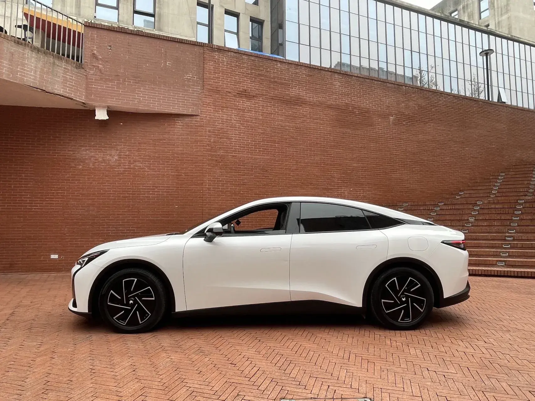 2024 ARCFOX ΑS5 thumbnail 2