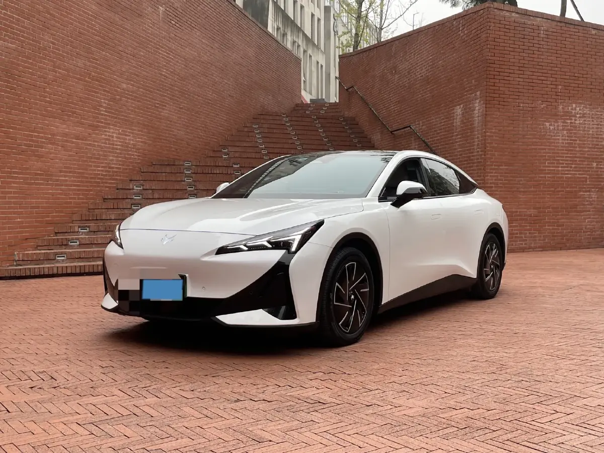 2024 ARCFOX αS5 BEV 65KWH