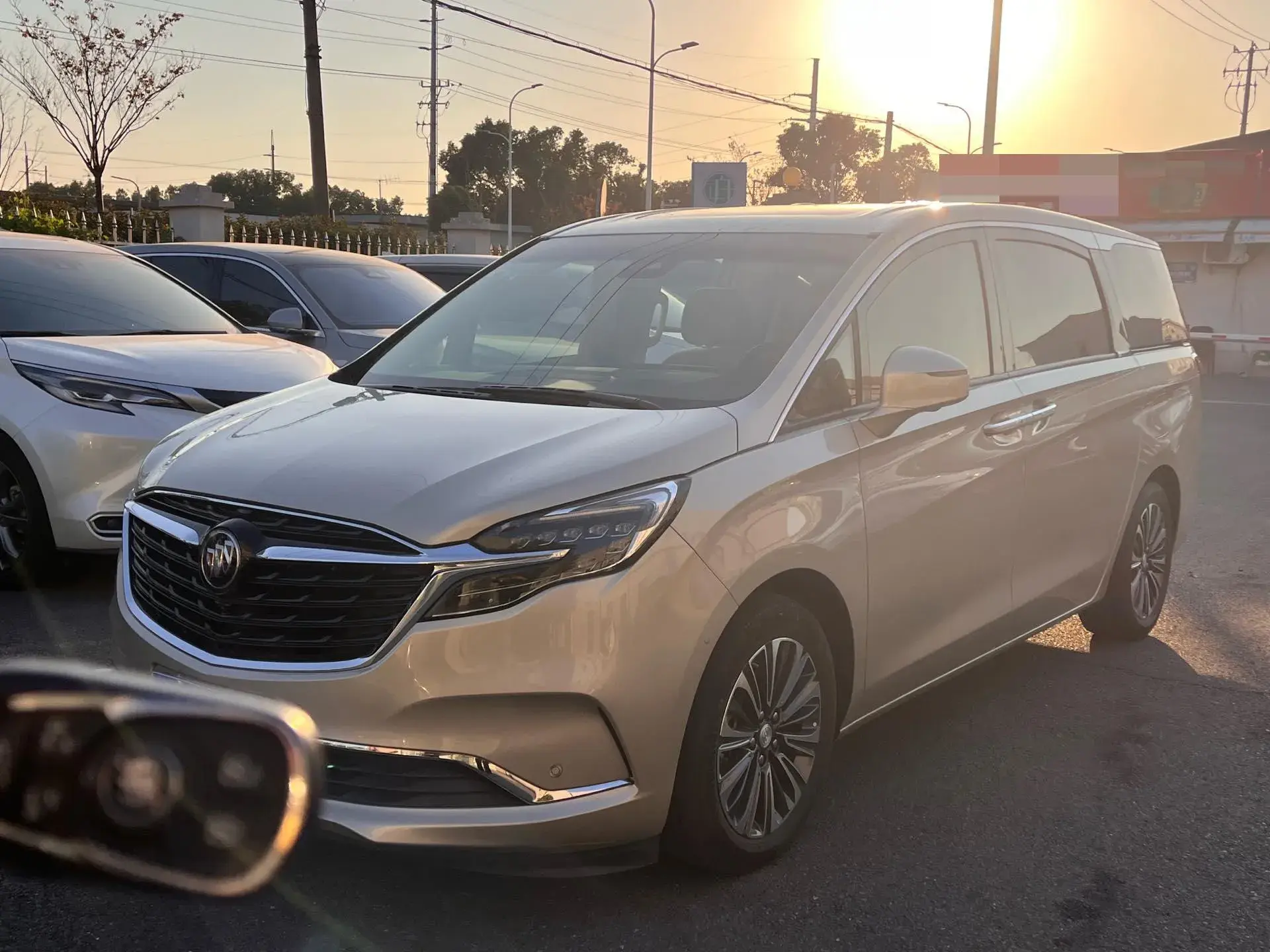 2022 BUICK GL8 view 1