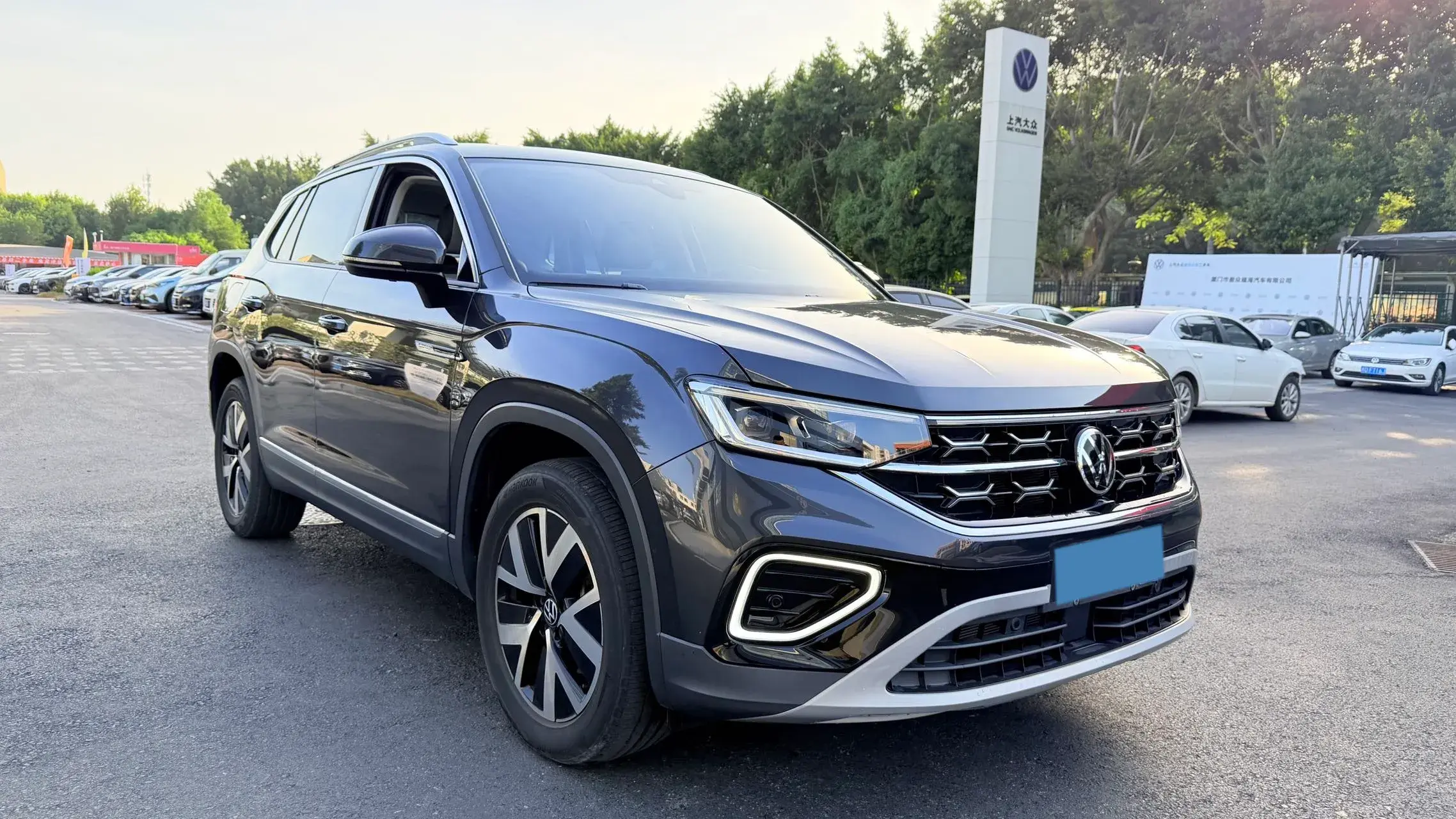 2023 VOLKSWAGEN TAYRON thumbnail 3