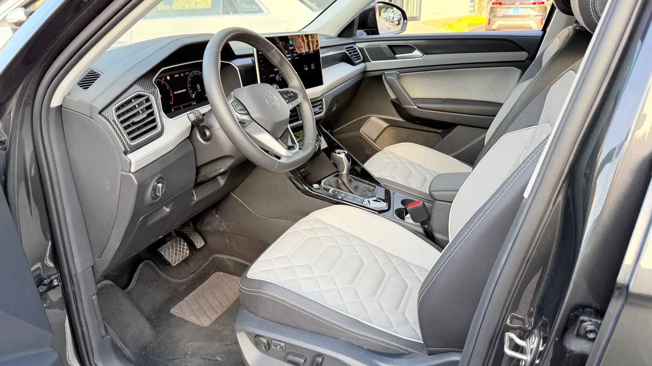 2023 VOLKSWAGEN TAYRON thumbnail 4