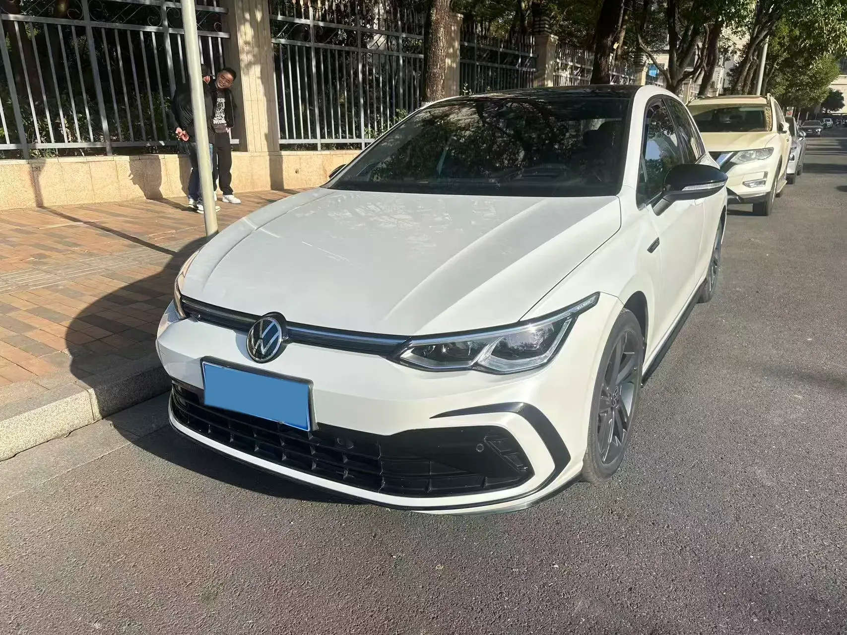 2021 VOLKSWAGEN GOLF view 1