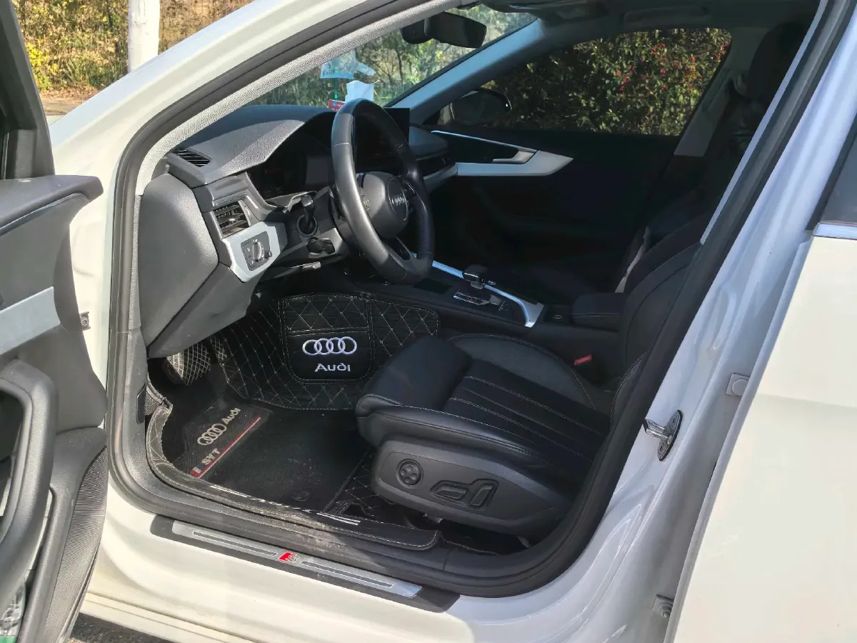 2022 Audi A4L 2.0T 190HP L4 7DCT,autocango,china used car exporter,china ev exporter,chinese used car exporter,chinese used ev exporter