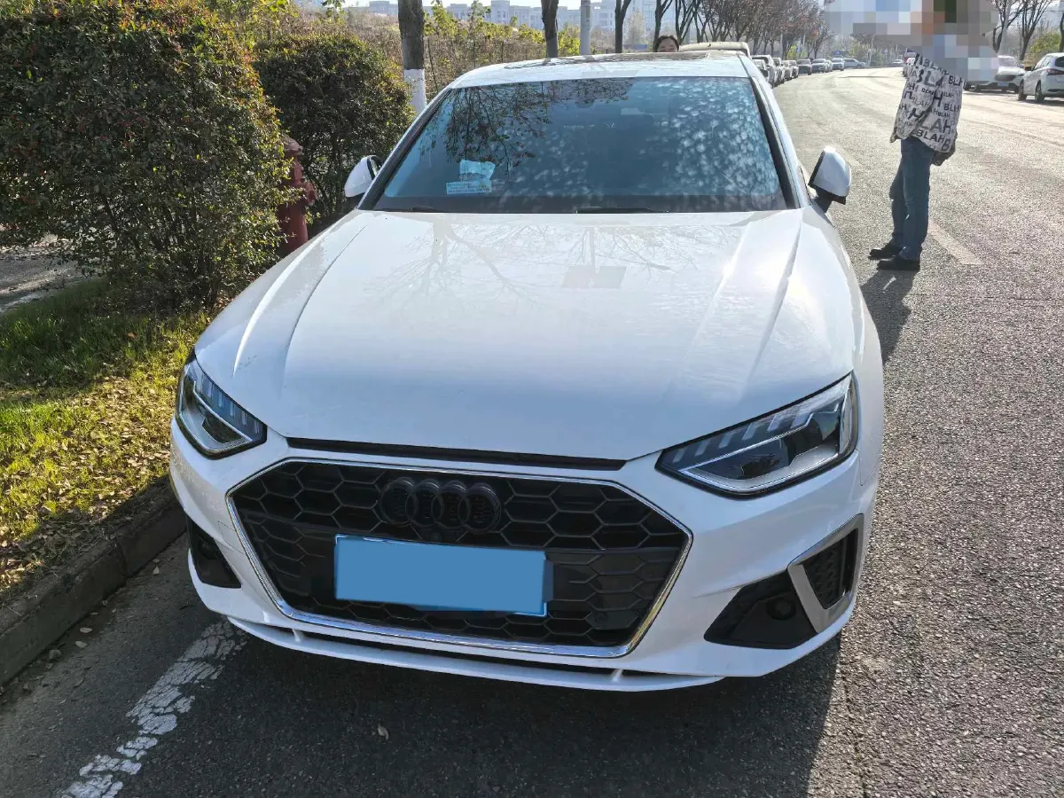 2022 Audi A4L 2.0T 190HP L4 7DCT,autocango,china used car exporter,china ev exporter,chinese used car exporter,chinese used ev exporter