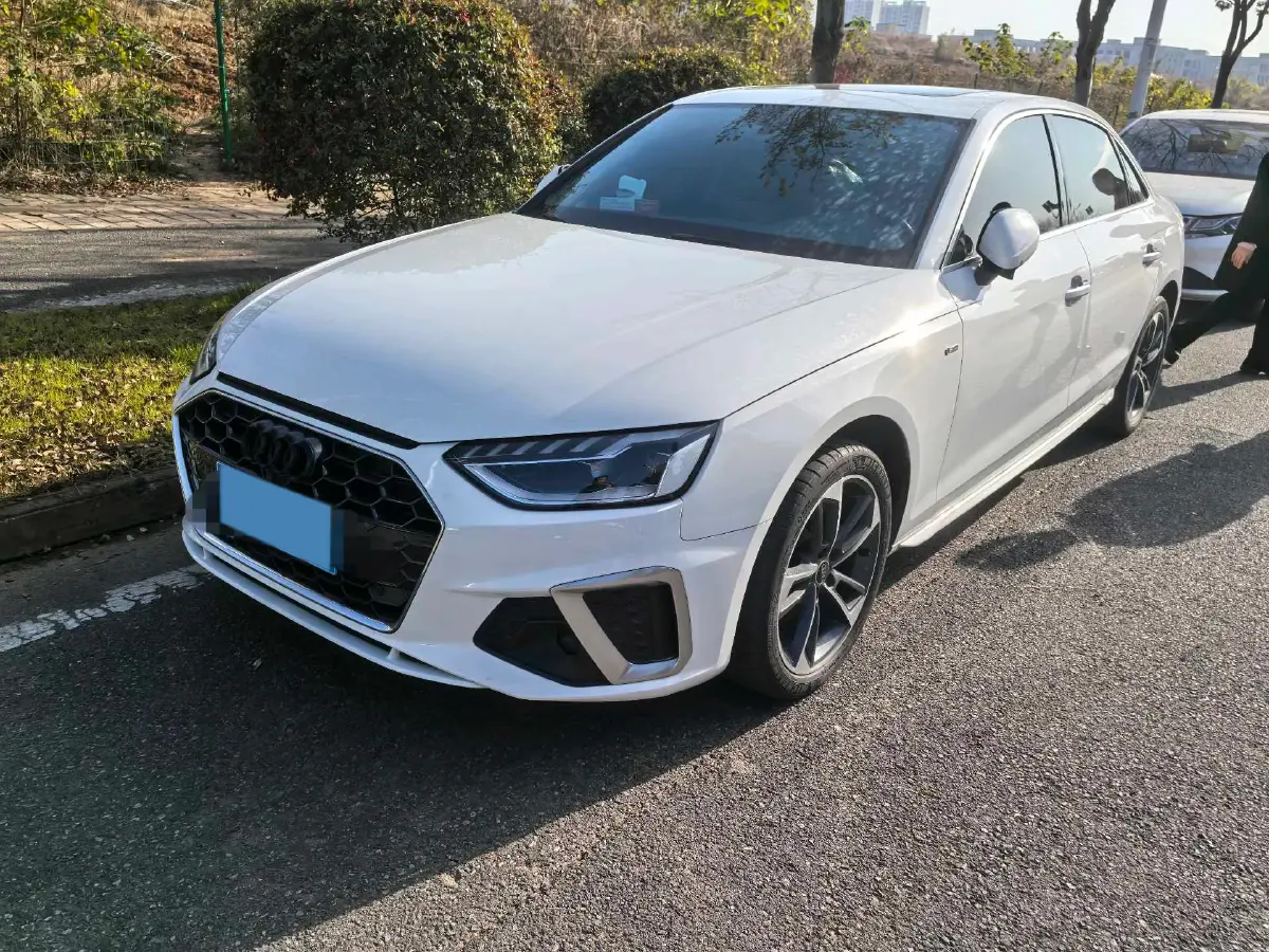 2022 Audi A4L 2.0T 190HP L4 7DCT