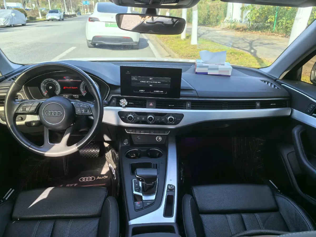 2022 Audi A4L 2.0T 190HP L4 7DCT,autocango,china used car exporter,china ev exporter,chinese used car exporter,chinese used ev exporter