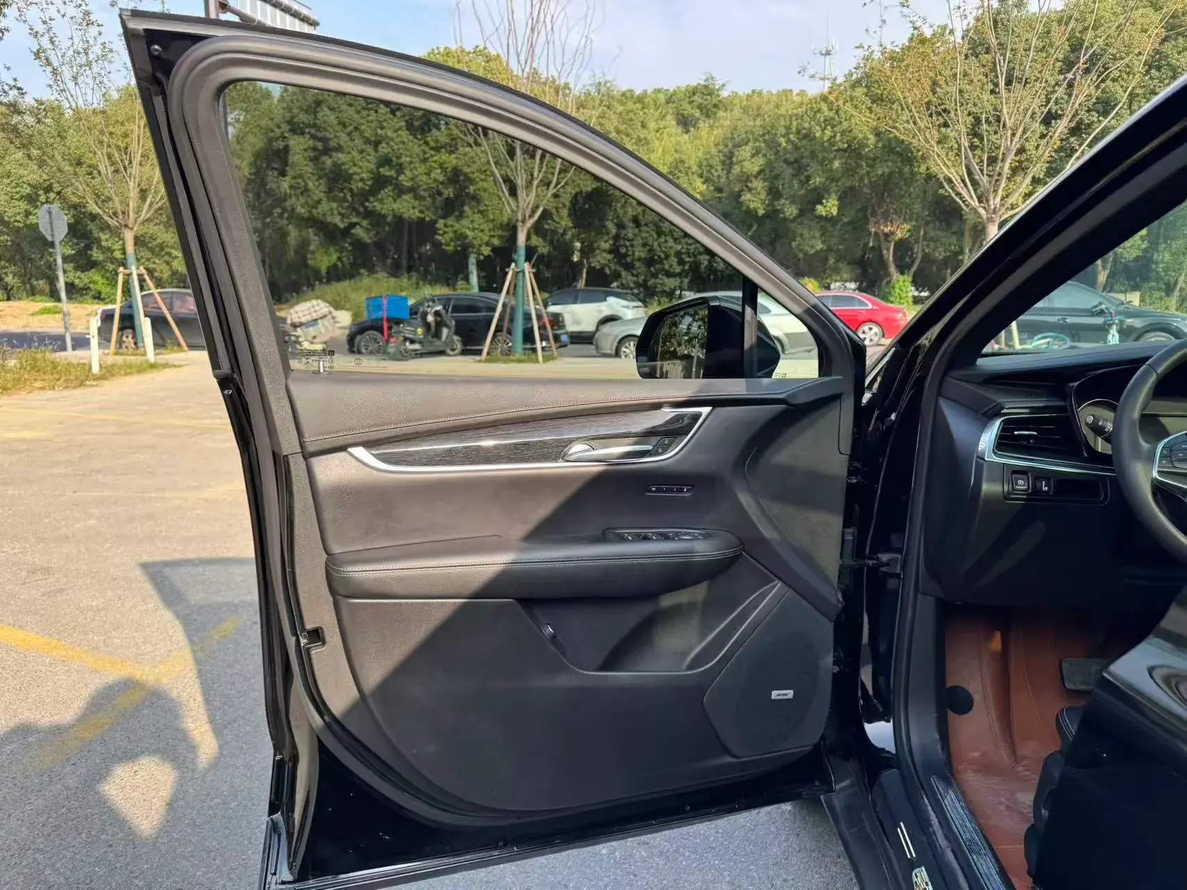 2021 CADILLAC XT5 thumbnail 4