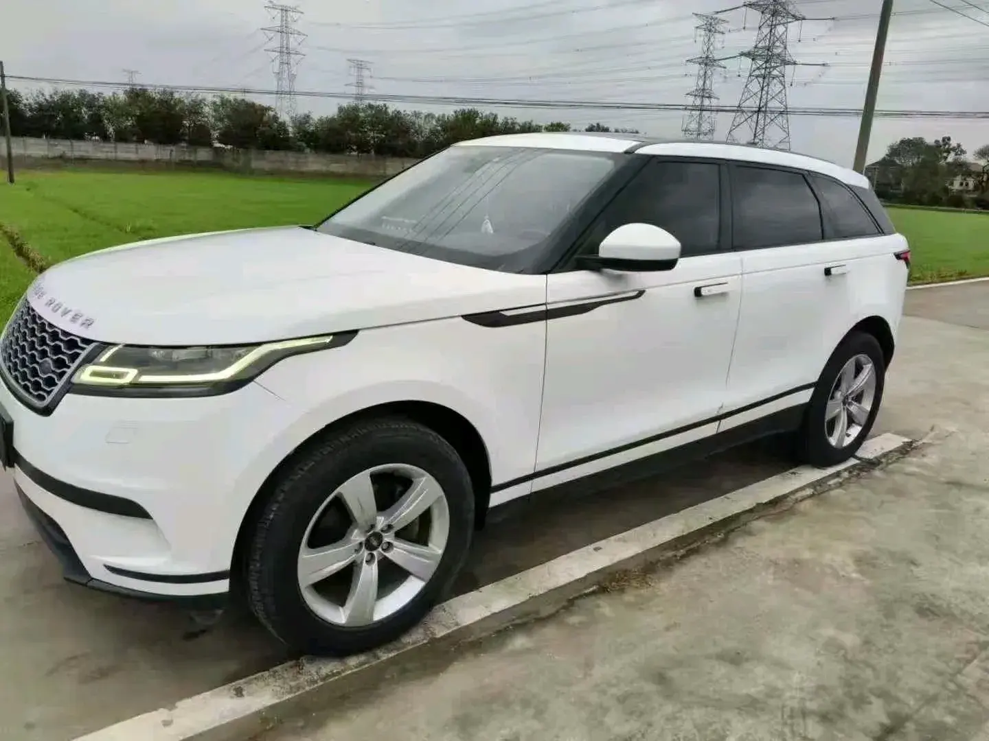 2020 LAND ROVER view 1