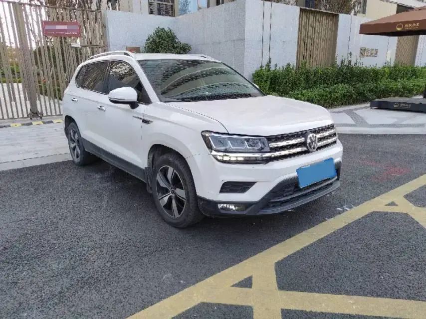 2021 VOLKSWAGEN THARU thumbnail 3