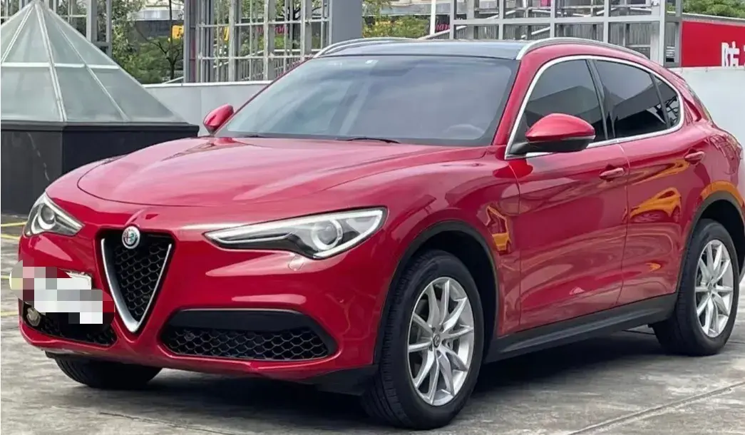 2017 Alfa Romeo Stelvio 2.0T 200HP L4 8AT