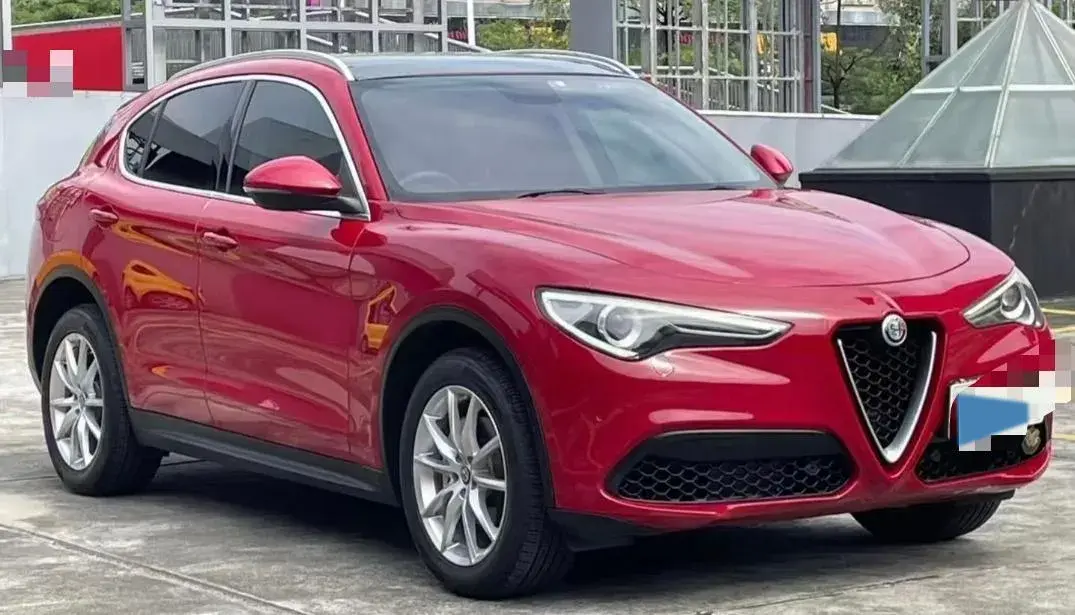 2017 ALFA ROMEO thumbnail 3