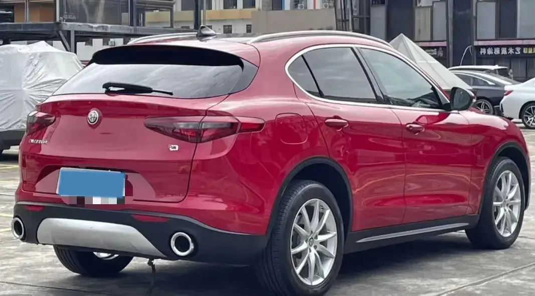 2017 ALFA ROMEO thumbnail 4