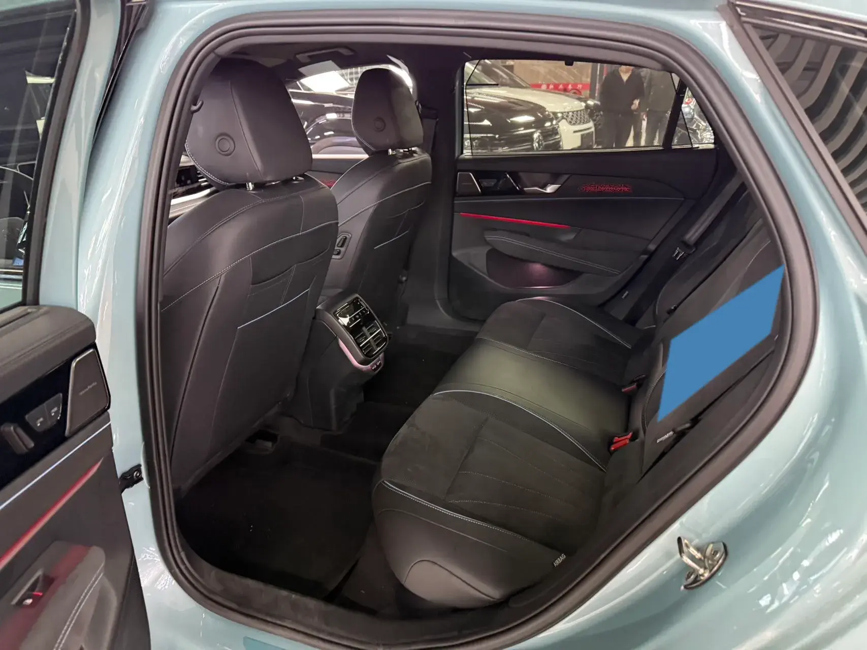 2025 VOLKSWAGEN PASSAT thumbnail 4