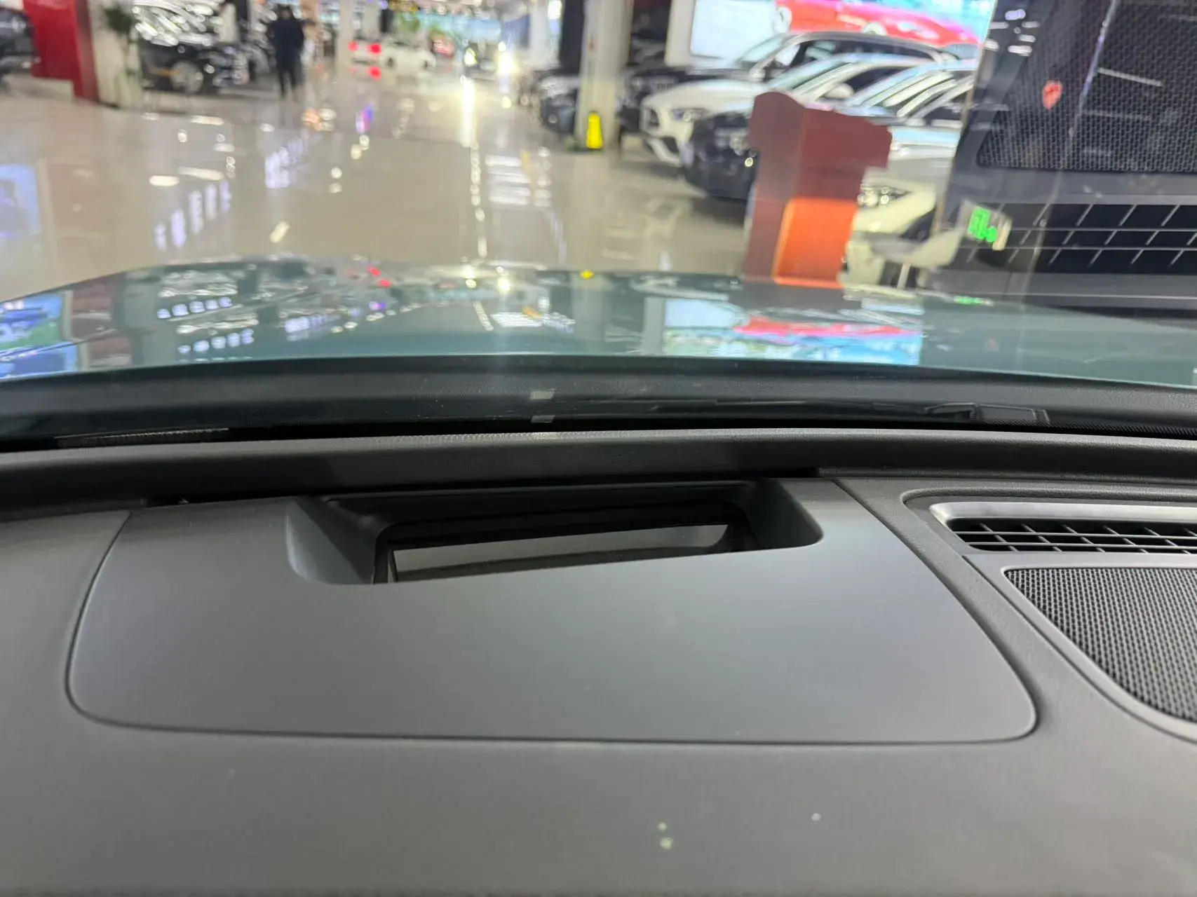 2025 VOLKSWAGEN PASSAT thumbnail 3