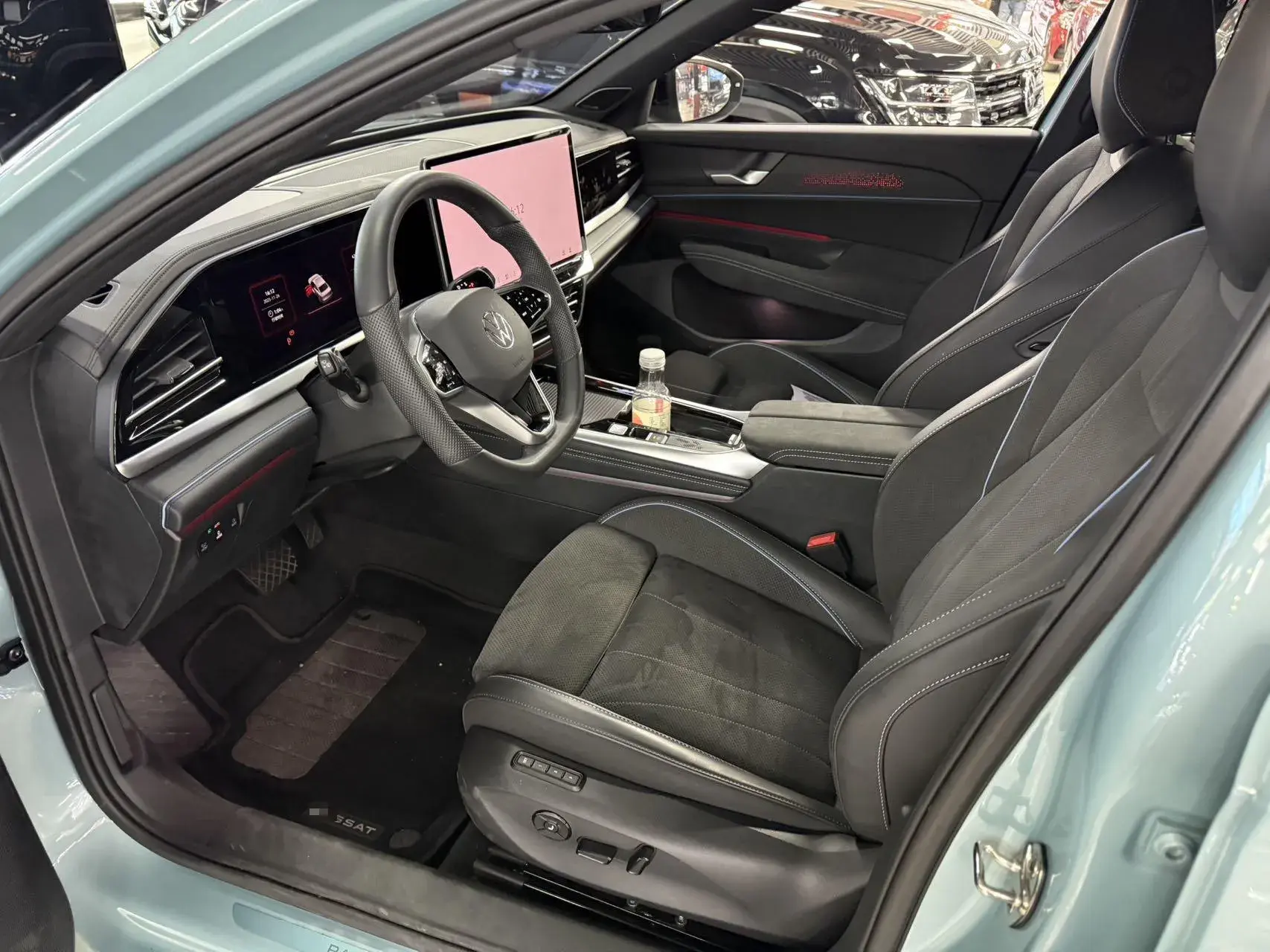 2025 VOLKSWAGEN PASSAT thumbnail 2