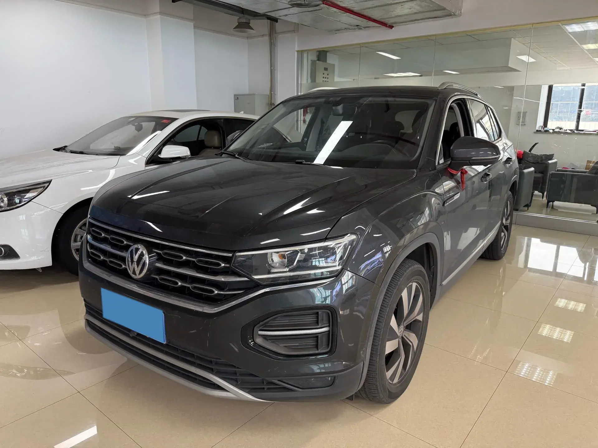 2021 VOLKSWAGEN TAYRON view 1