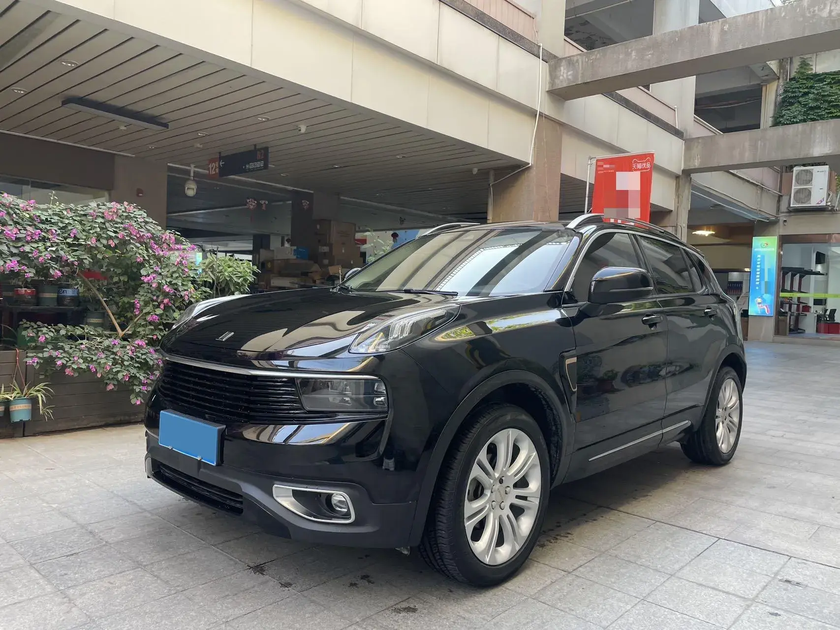 2019 LYNK&CO 01 view 1