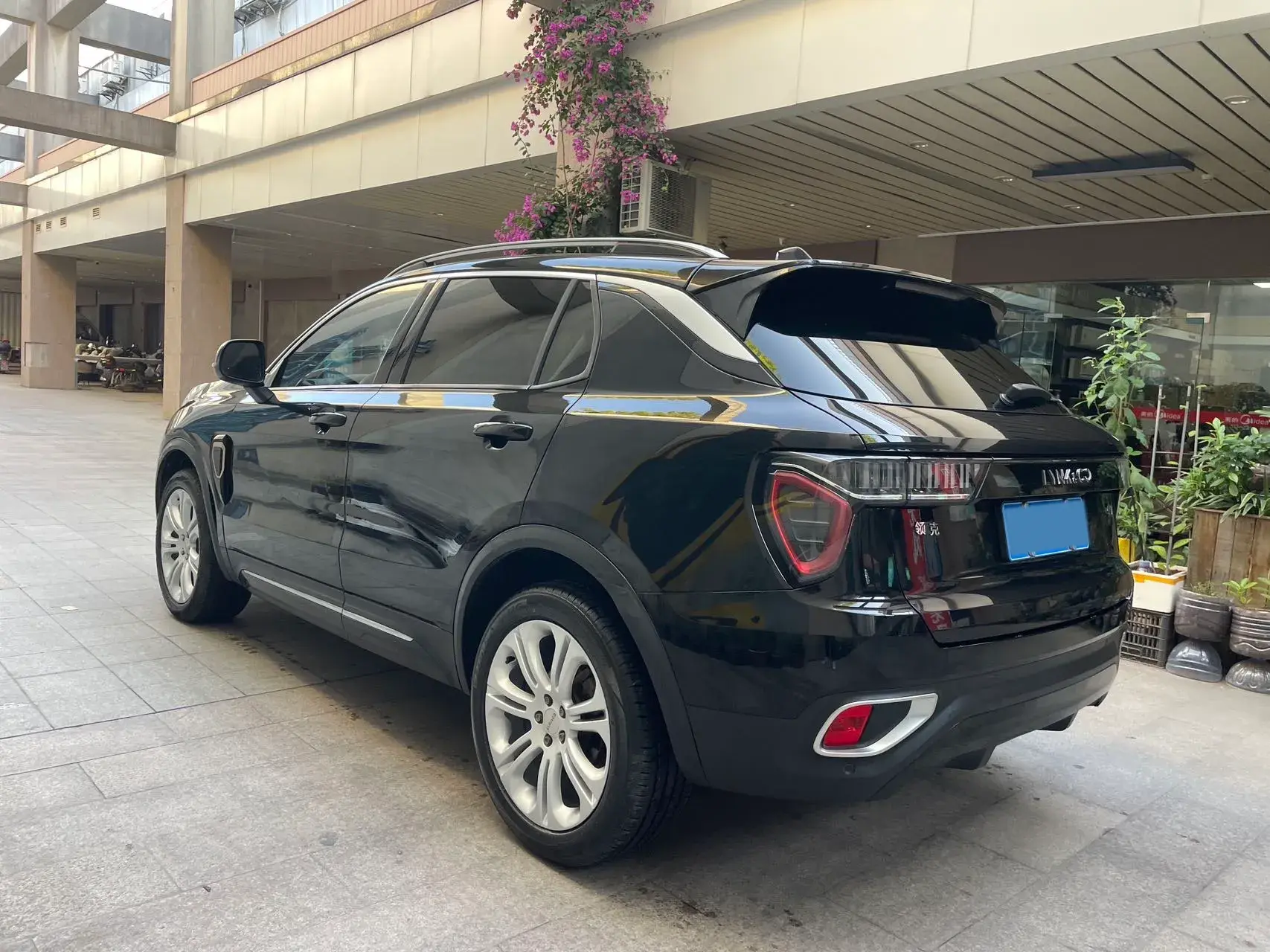 2019 LYNK&CO 01 thumbnail 4