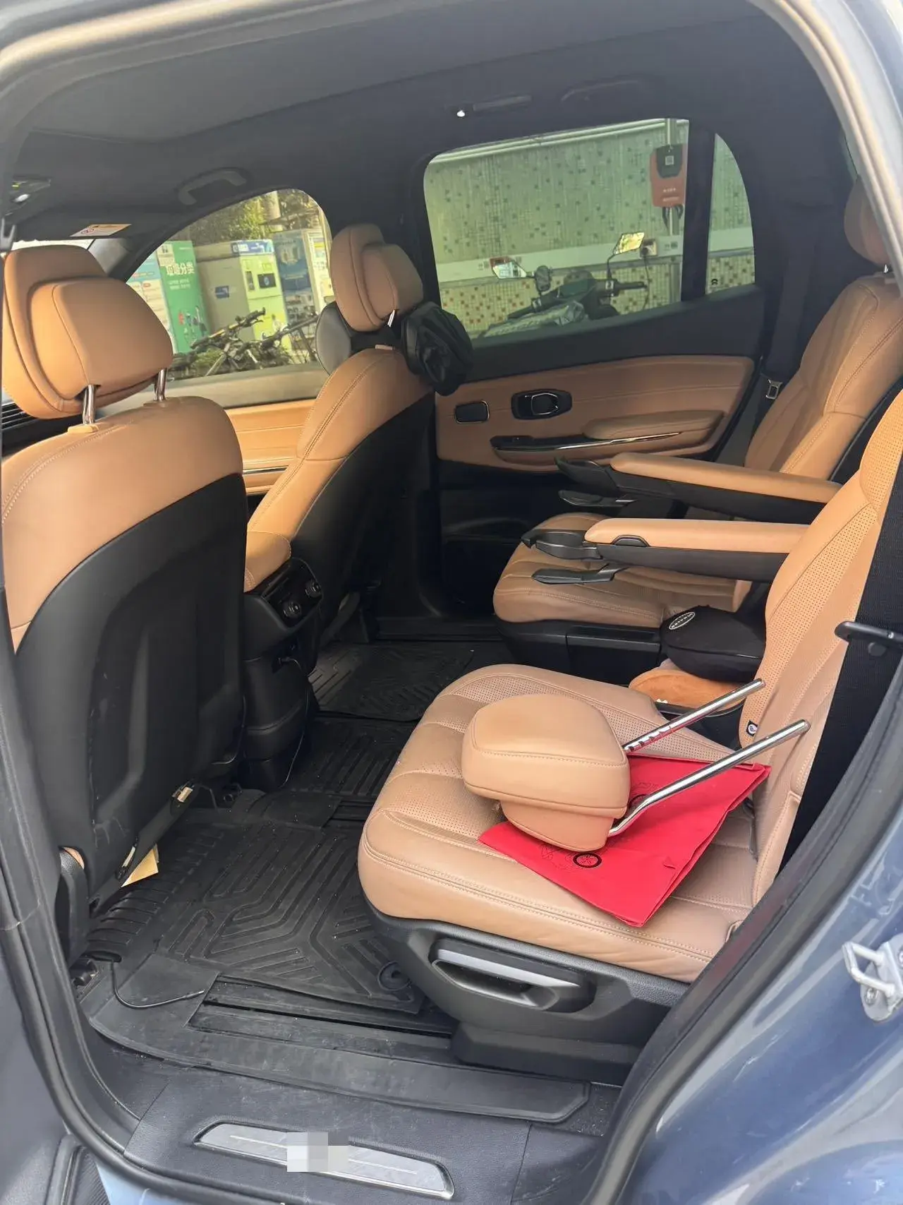 2020 NIO ES8 thumbnail 3