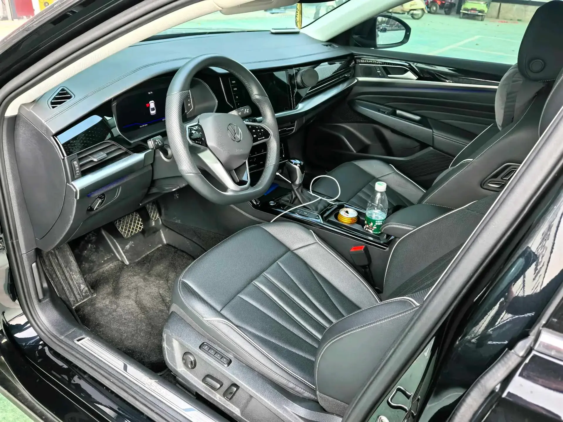 2024 VOLKSWAGEN PASSAT thumbnail 2