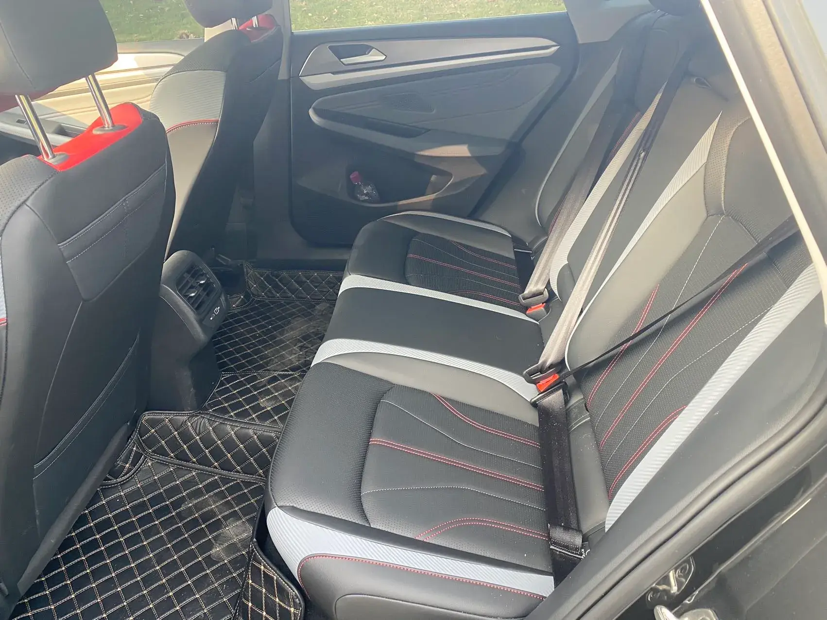 2025 VOLKSWAGEN LAMANDO thumbnail 4