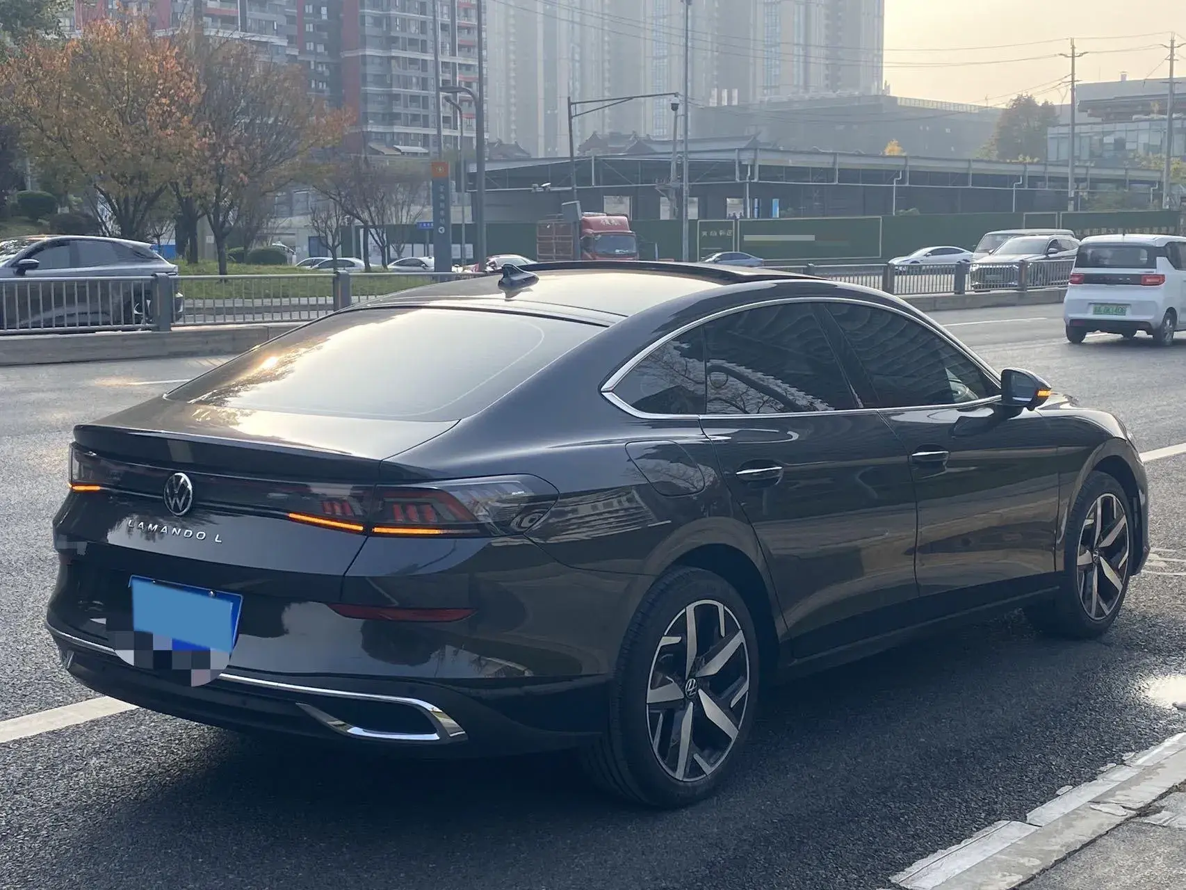 2025 VOLKSWAGEN LAMANDO thumbnail 3