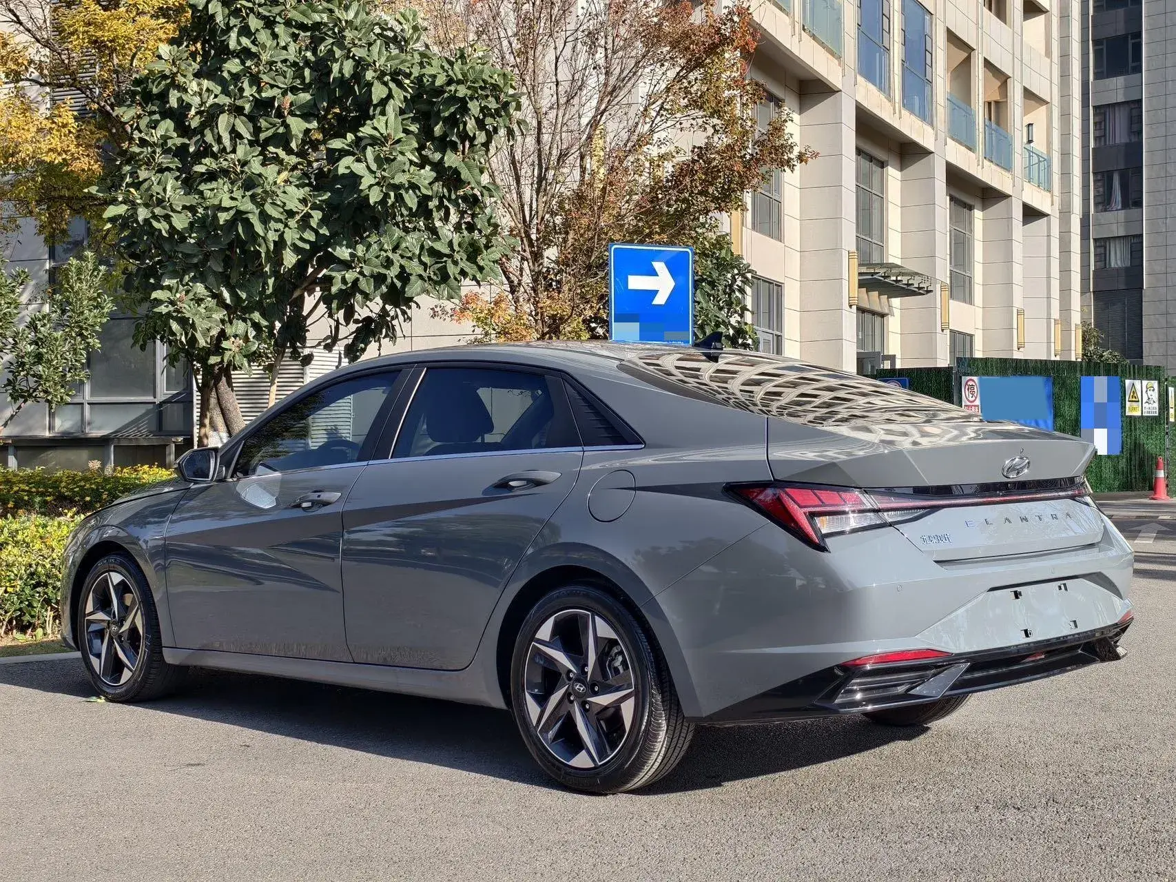 2022 HYUNDAI ELANTRA thumbnail 3