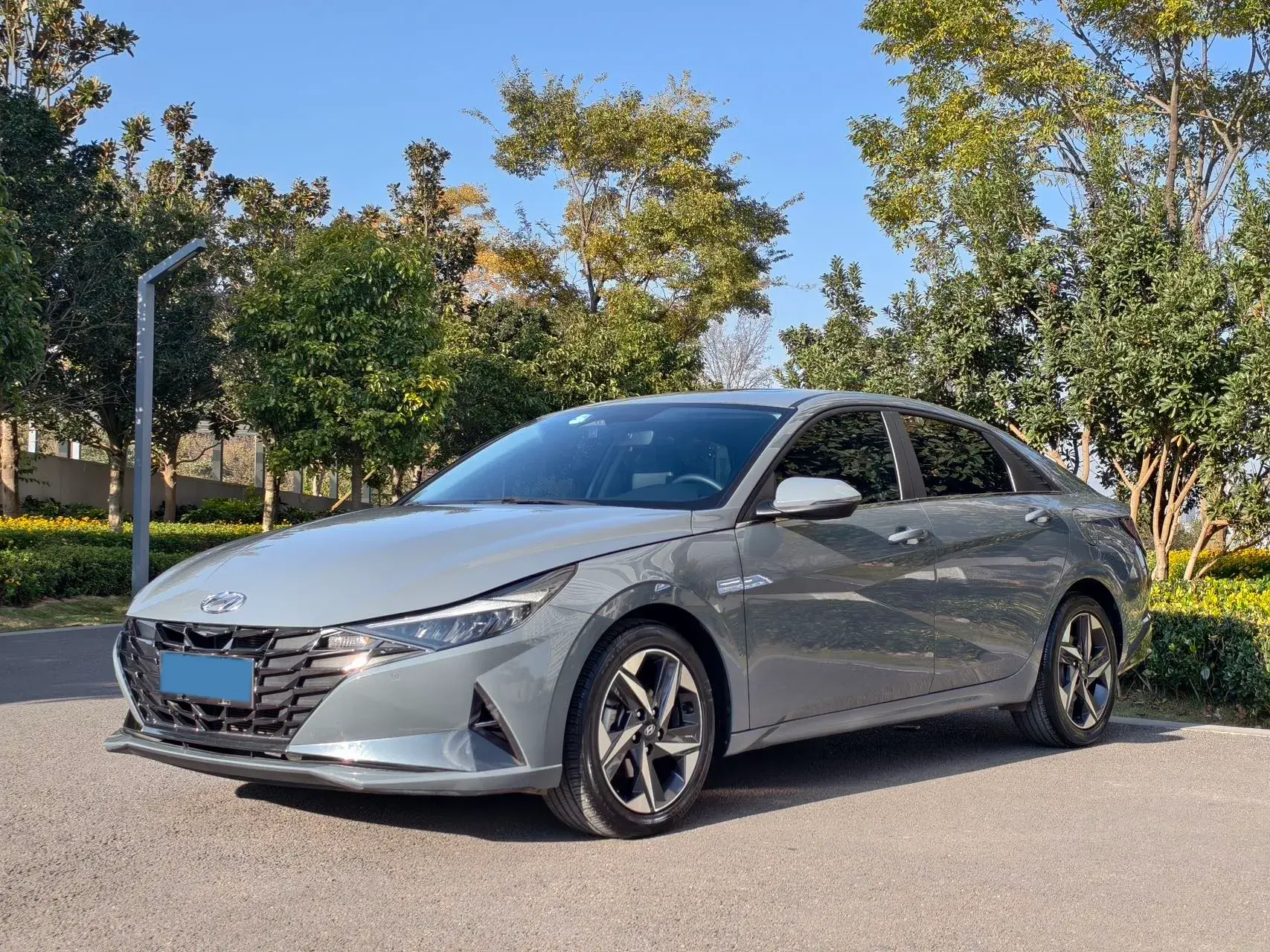 2022 HYUNDAI ELANTRA view 1