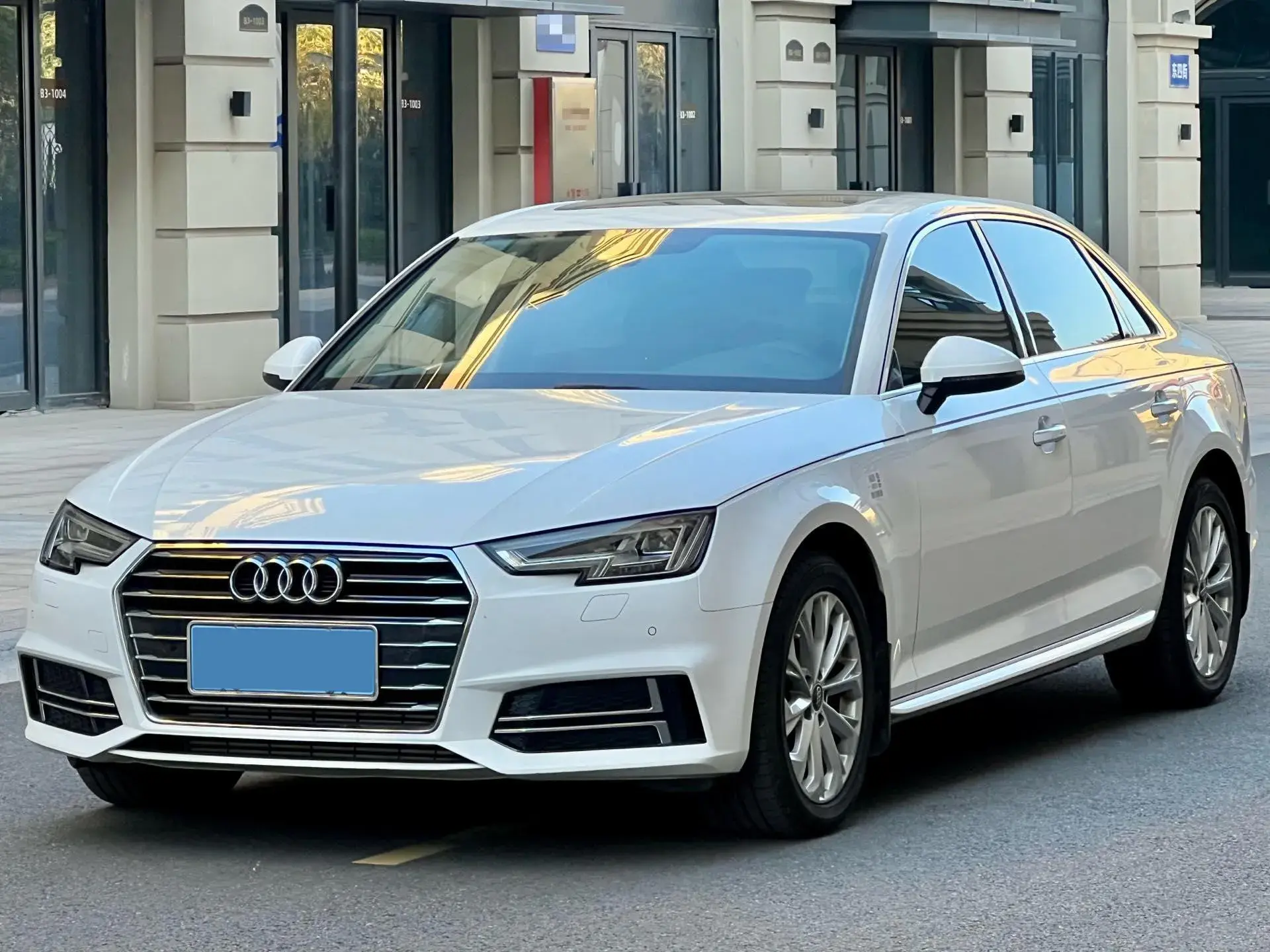 2019 AUDI A4L view 1