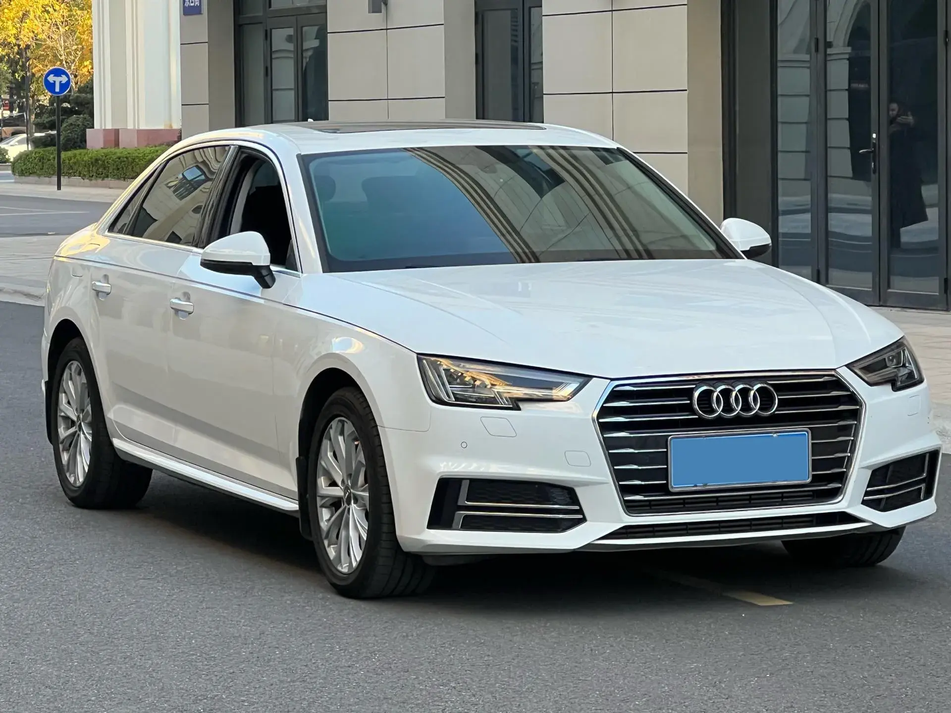 2019 AUDI A4L thumbnail 3