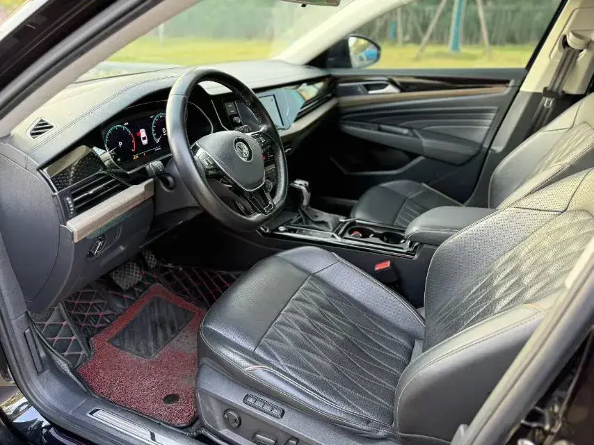 2019 VOLKSWAGEN PASSAT thumbnail 4