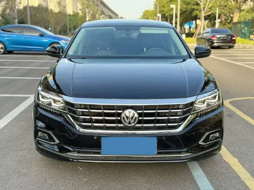 2019 VOLKSWAGEN PASSAT thumbnail 2