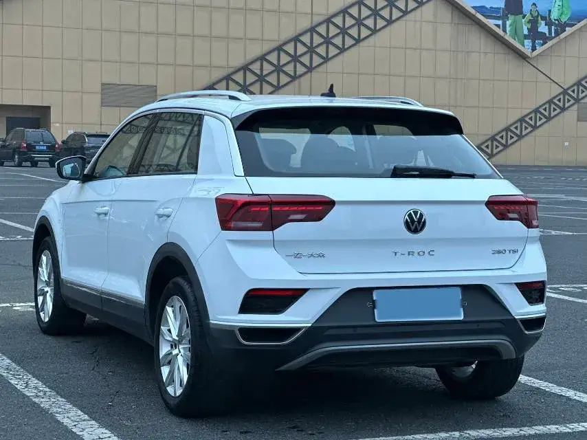 2022 VOLKSWAGEN T-ROC thumbnail 4