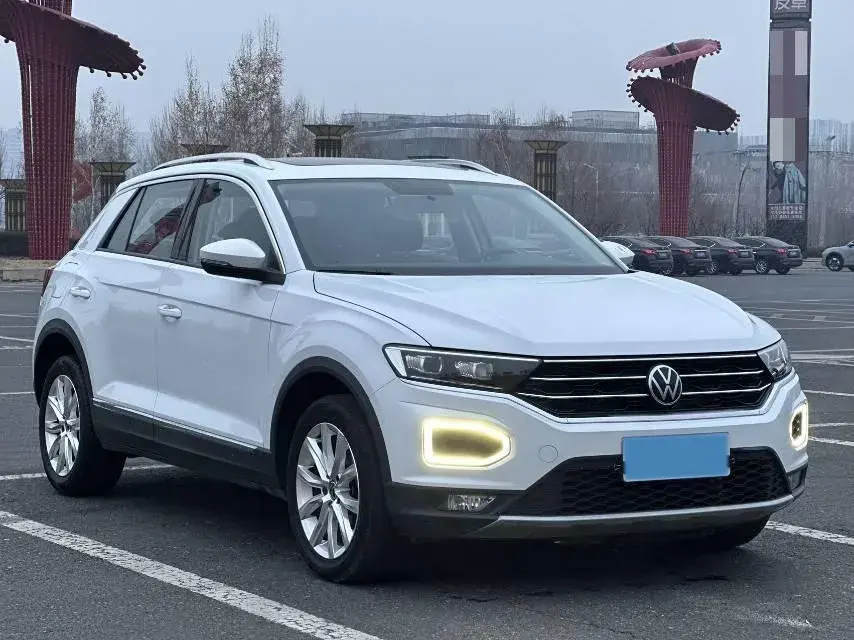 2022 VOLKSWAGEN T-ROC thumbnail 3