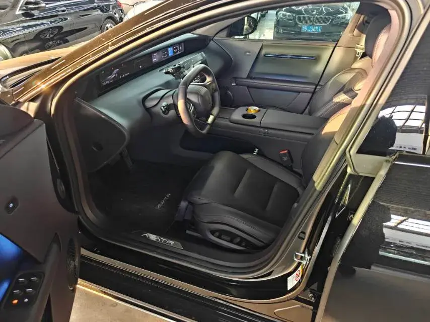 2025 AVATR 06 thumbnail 4