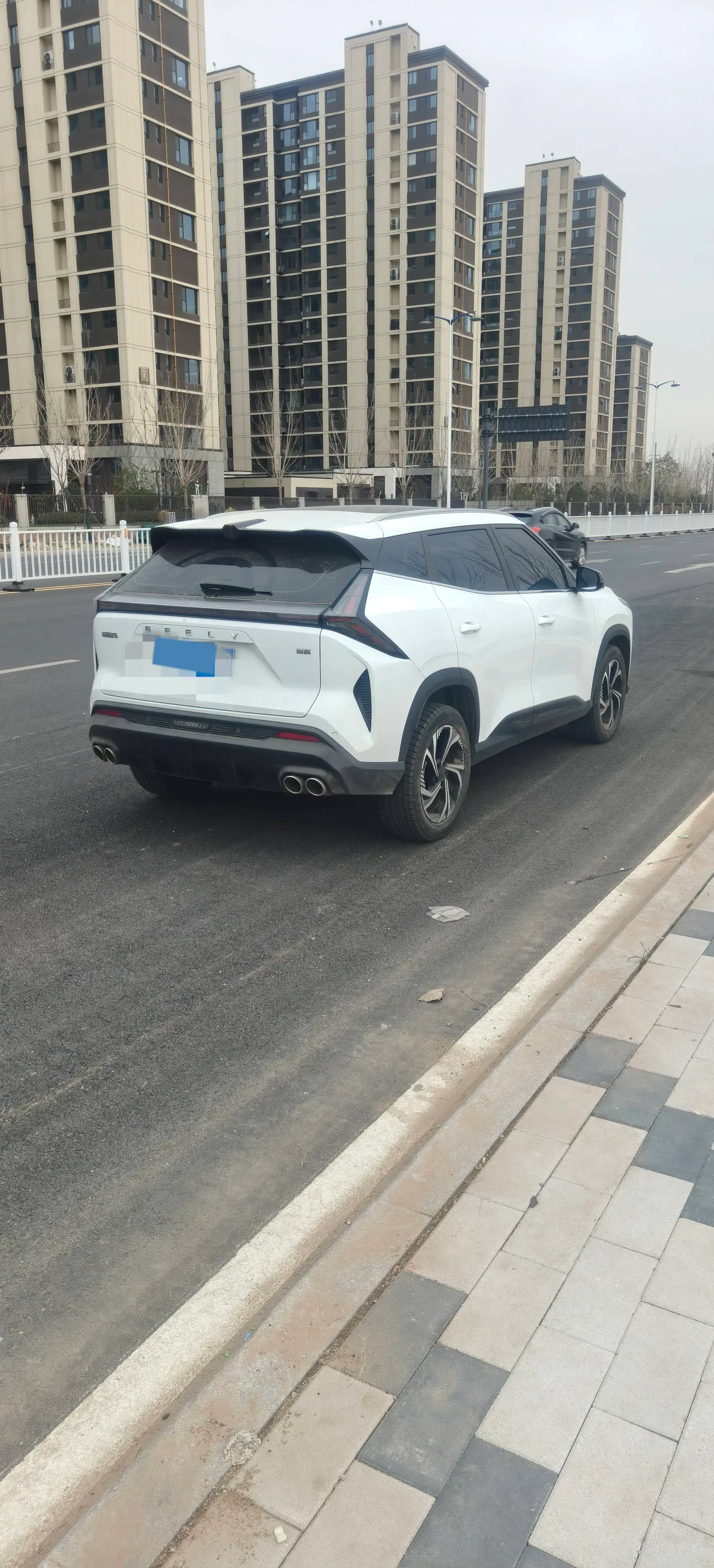 2023 GEELY AZKARRA thumbnail 4