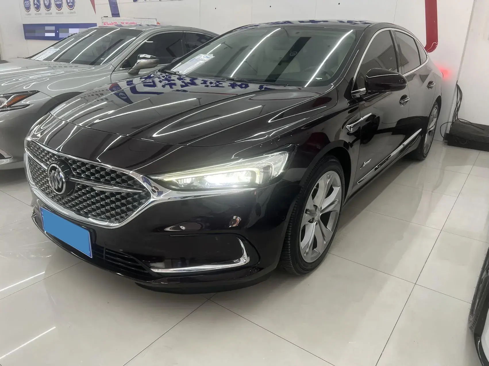 2022 BUICK LARCOSSE view 1