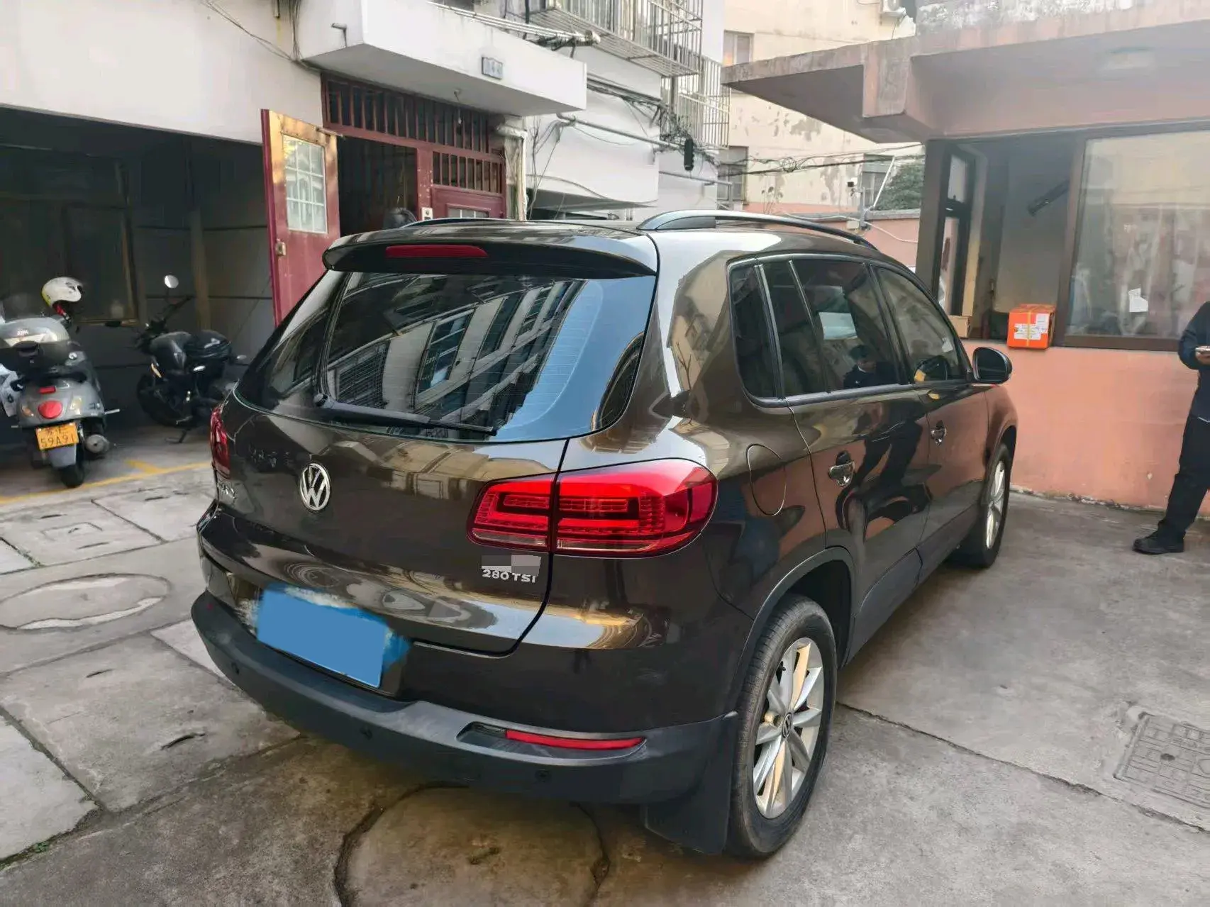 2016 VOLKSWAGEN TIGUAN thumbnail 3