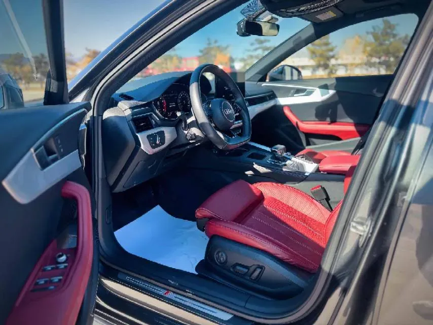 2021 Audi A4L 2.0T 190HP L4 7DCT,autocango,china used car exporter,china ev exporter,chinese used car exporter,chinese used ev exporter