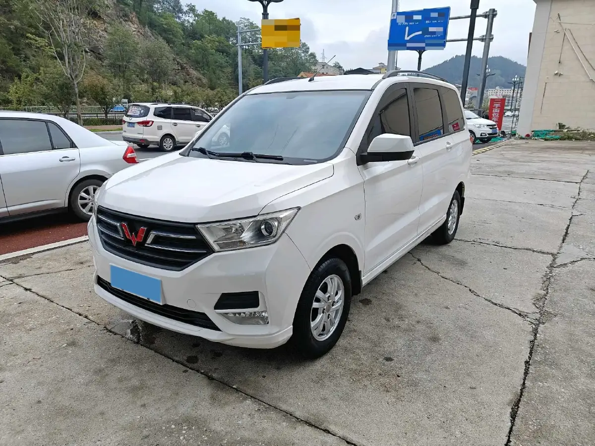 2019 WuLing HongGuang Plus 1.5T 147HP L4 6MT