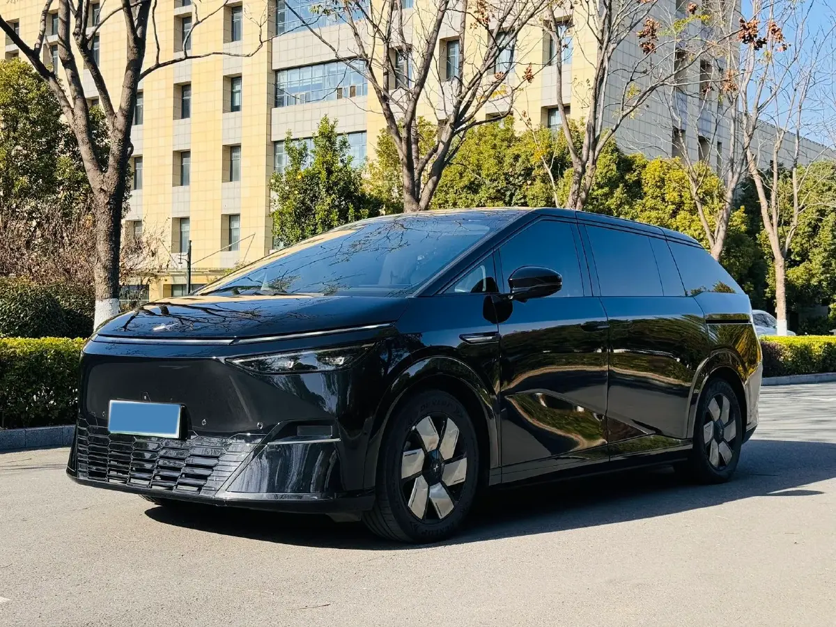 2024 Xpeng X9 BEV 84.5KWH