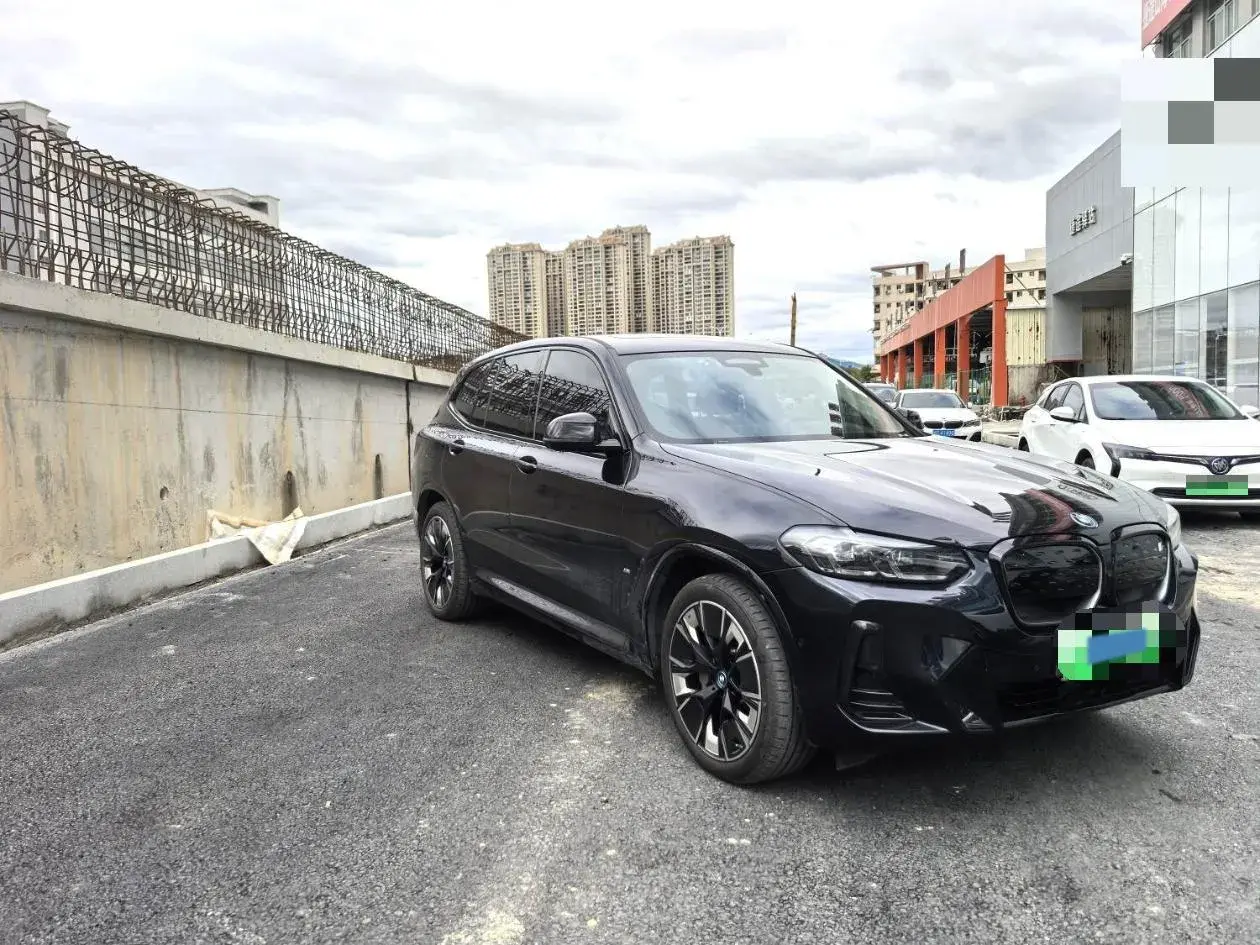 2022 BMW IX3 thumbnail 2