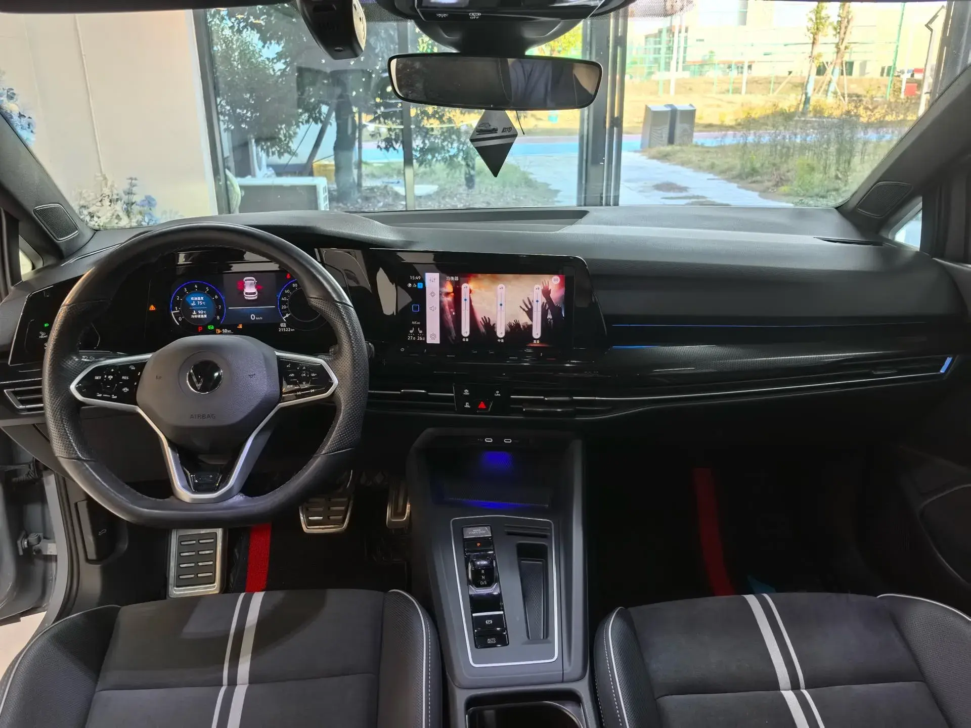 2021 VOLKSWAGEN GOLF thumbnail 2