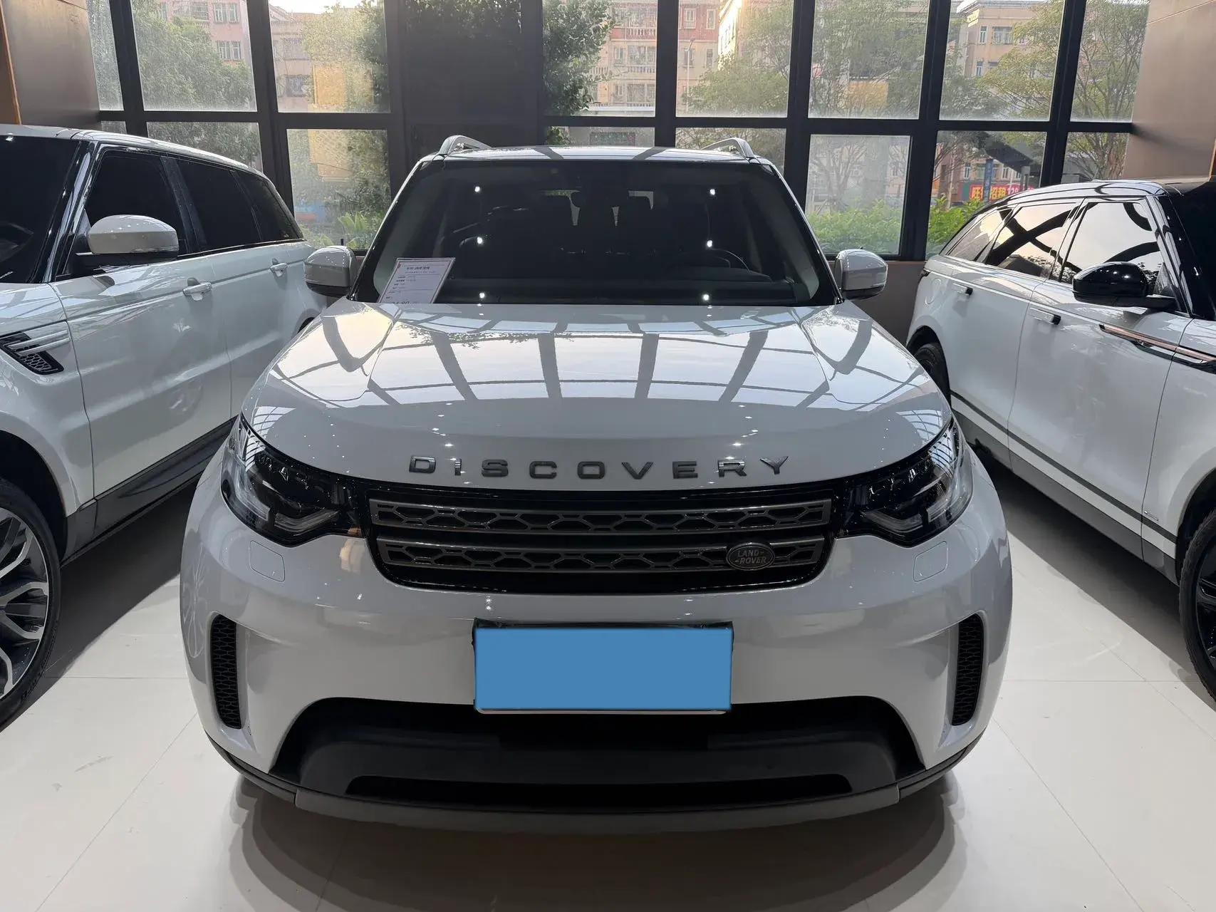 2019 LAND ROVER thumbnail 2
