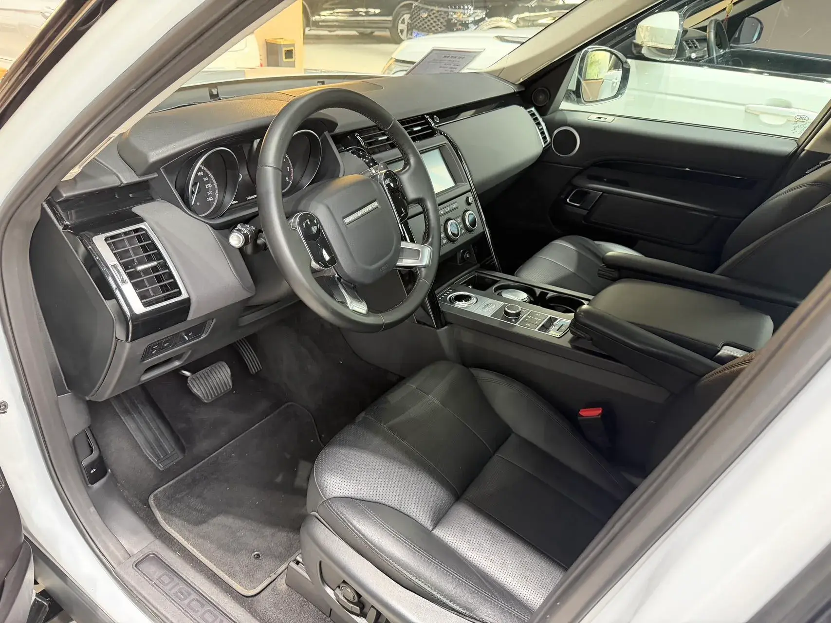 2019 LAND ROVER thumbnail 3