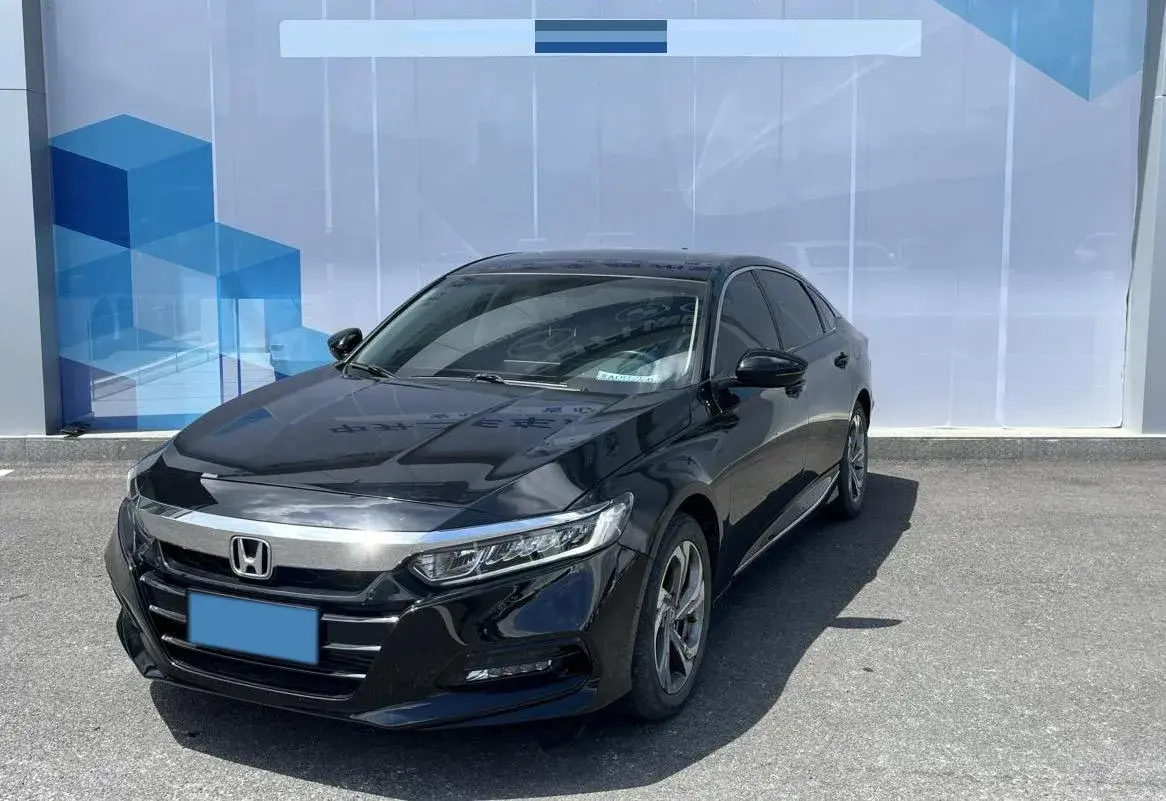 2018 HONDA ACCORD view 1